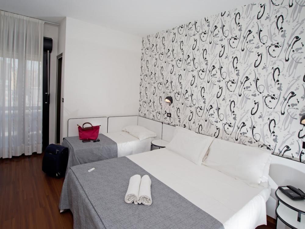 Hotel Adelphi Riccione Exterior photo